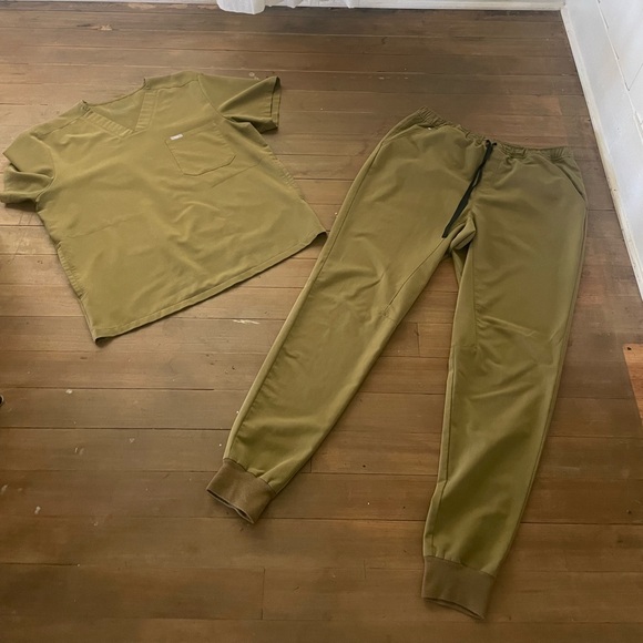 Mens Figs scrubs - Picture 5 of 11